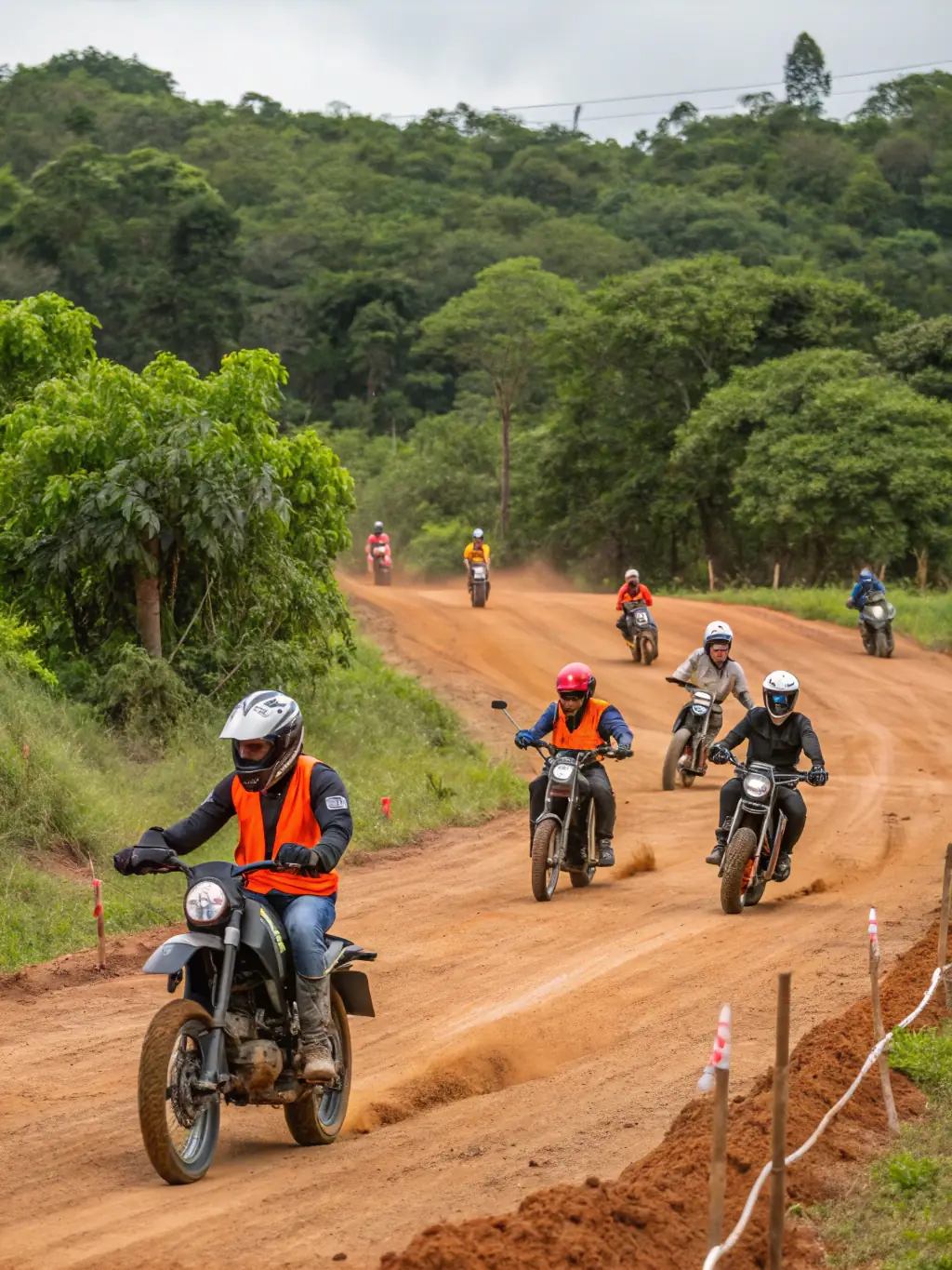Image of participants gathered for a motocross safety workshop at MXBEYNAT, emphasizing the importance of safety and responsible riding.