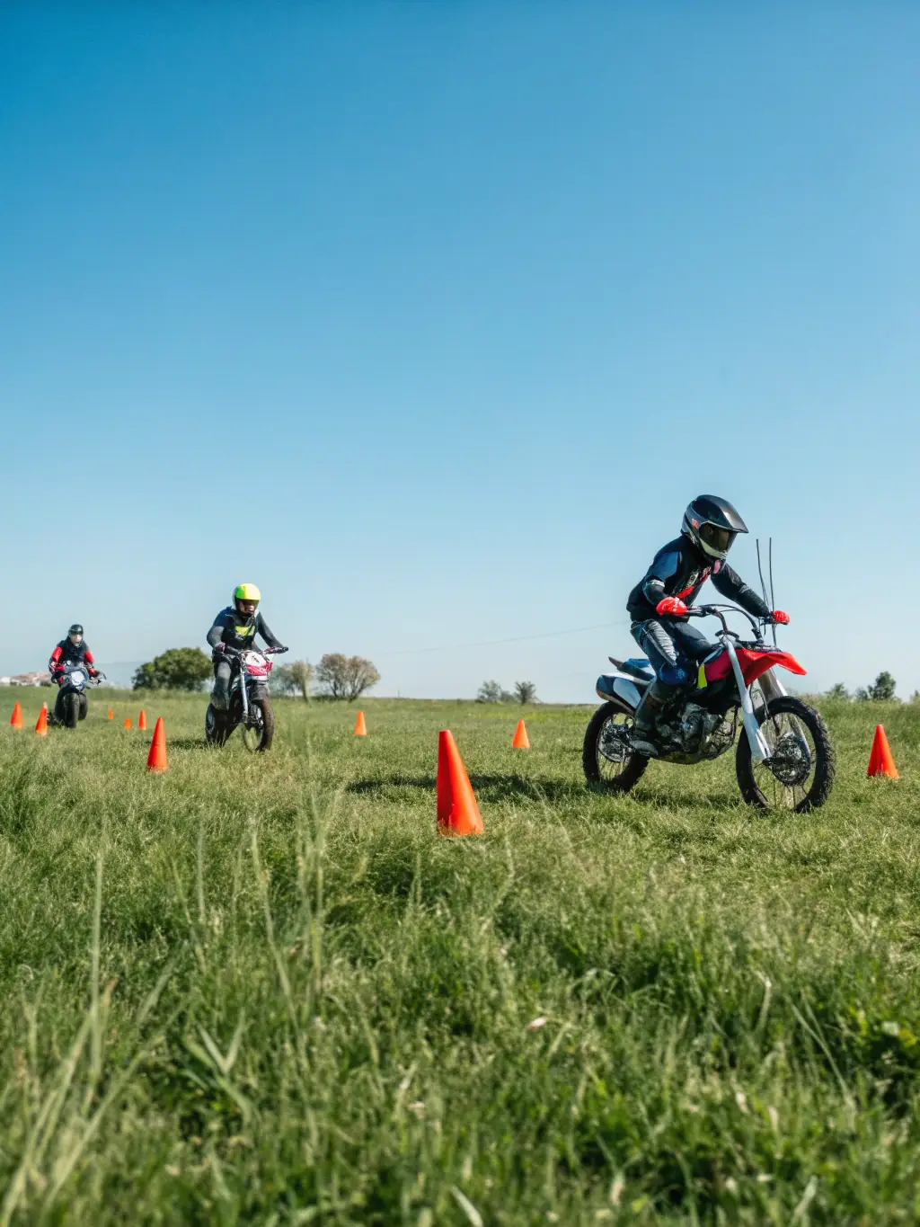 A group of motocross riders participating in a group training session at MXBEYNAT, emphasizing the community and collaborative learning aspects of the programs.